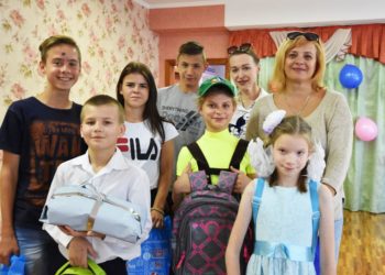 «Вот и стали мы на год взрослей…»