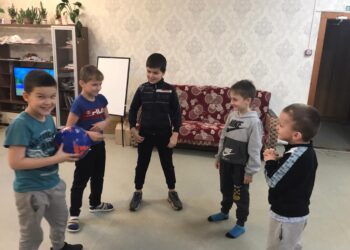 Коммуникативное мастерство подростков: трудности и победы во взаимодействии