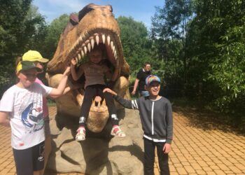Экскурсия в Динопарк — подарок нашим воспитанникам в День защиты детей