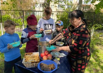 Солдатская каша среди друзей